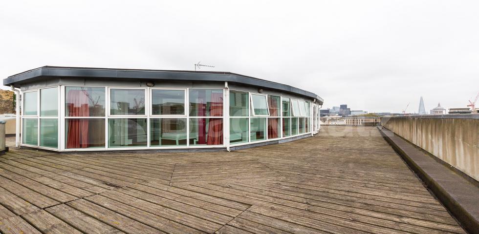 			PENTHOUSE WITH TERRACE, 4 Bedroom, 1 bath, 1 reception Apartment			 Farringdon Road EC1R, FARRINGDON / CLARKENWELL